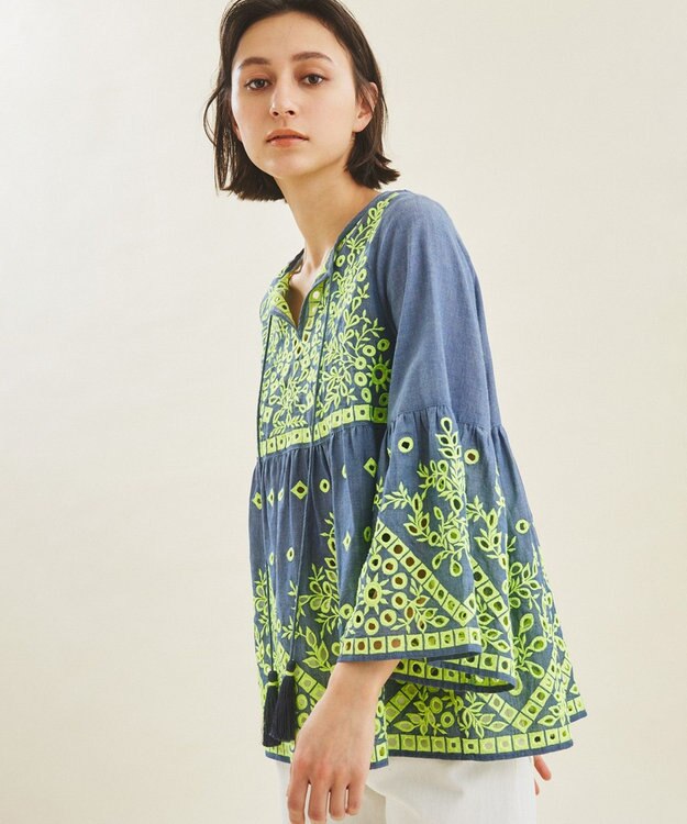 GRACE CONTINENTAL カットワークフレアトップ インディゴ