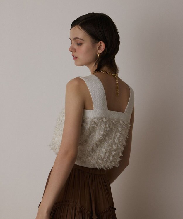 GRACE CONTINENTAL フリンジニットベアトップ ホワイト