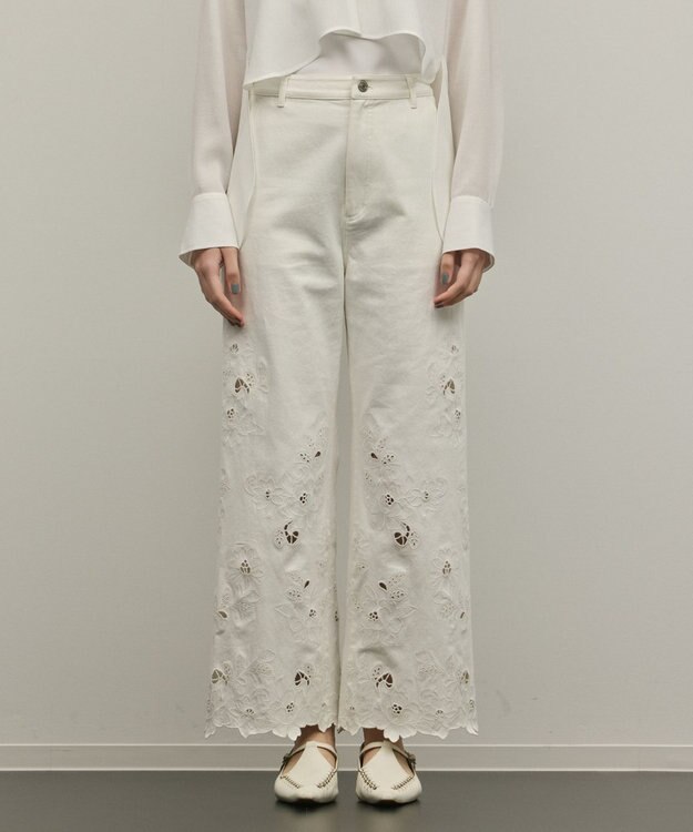 GRACE CONTINENTAL カットワークフレアパンツ ホワイト