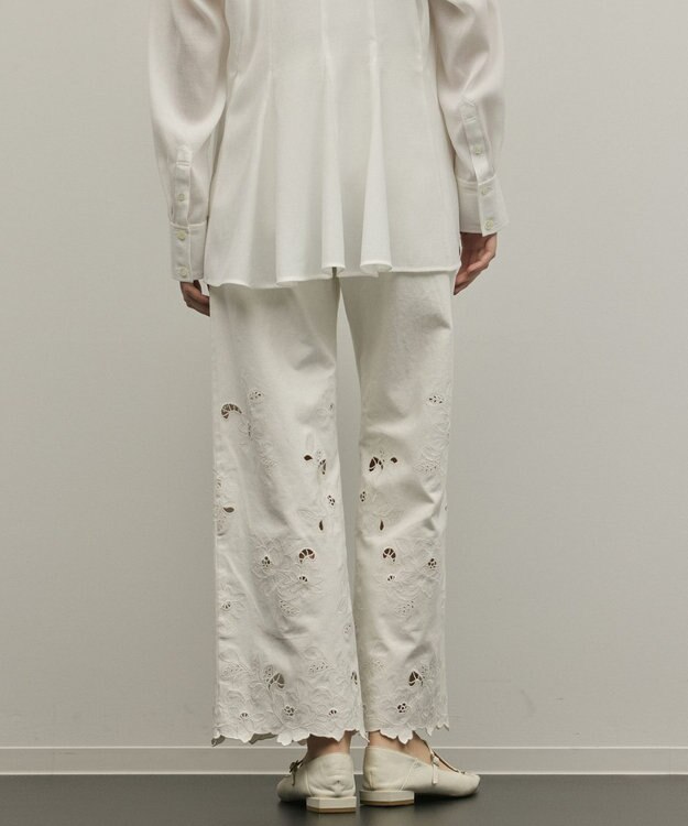 GRACE CONTINENTAL カットワークフレアパンツ ホワイト