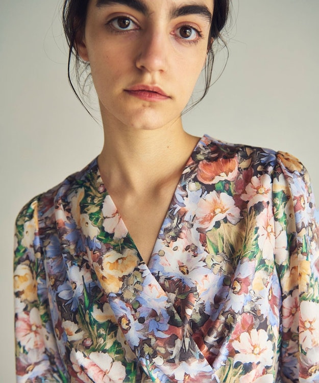 GRACE CONTINENTAL グラデフラワープリントトップ サックス