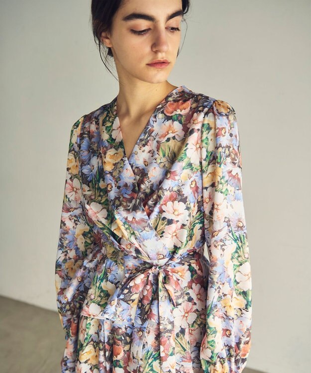 GRACE CONTINENTAL グラデフラワープリントトップ サックス