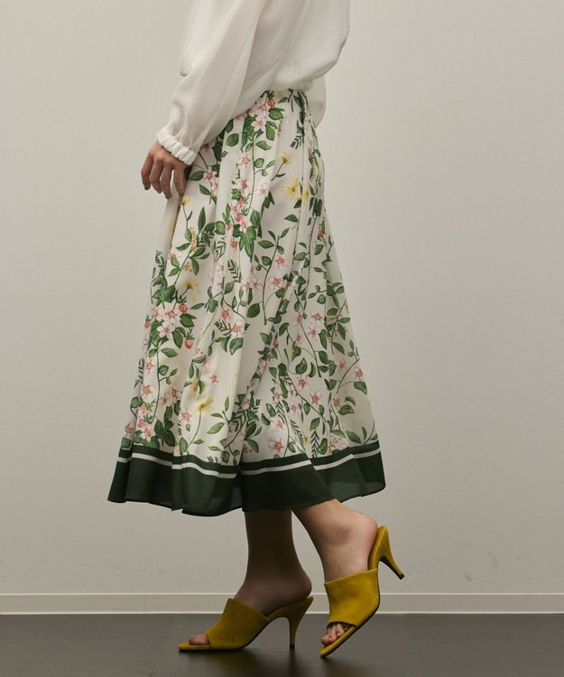 GRACE CONTINENTAL プリントタックフレアスカート キナリ