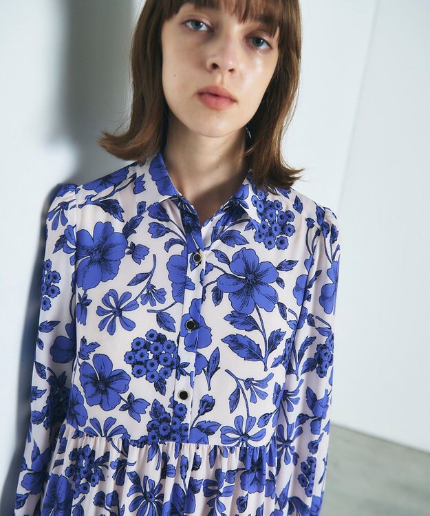 GRACE CONTINENTAL フラワープリントティアードワンピース ブルー