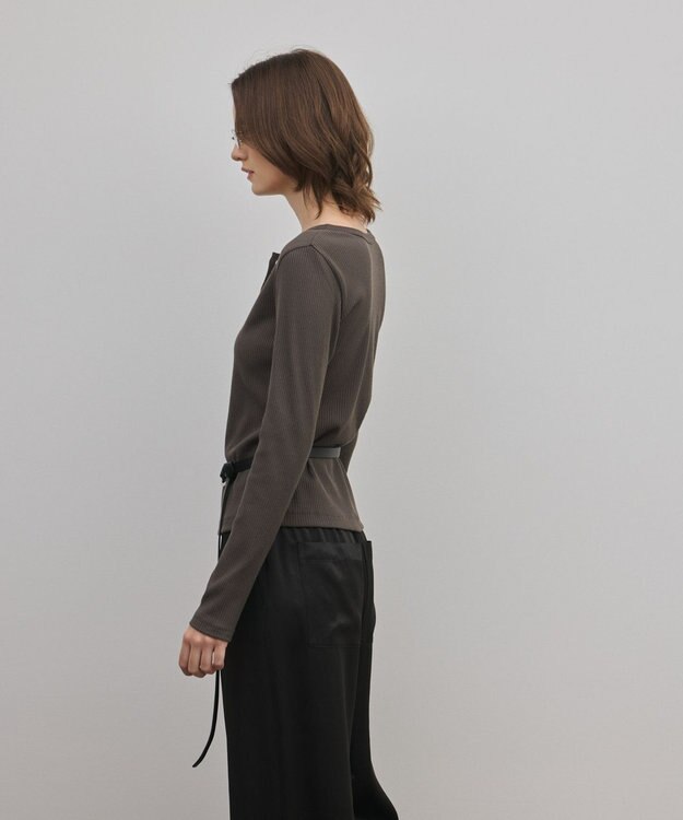 GRACE CONTINENTAL ヘンリーネックカットトップ ブラウン