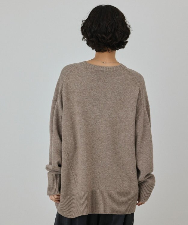 GRACE CONTINENTAL イレヘムブローチニットトップ ベージュ