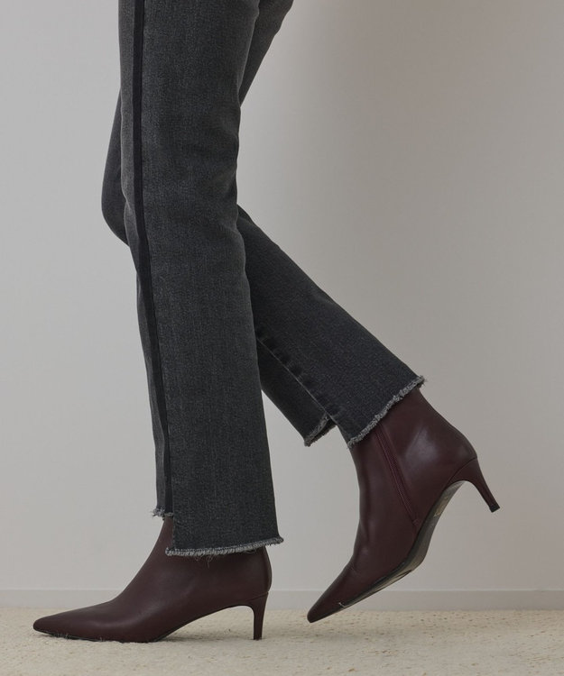 GRACE CONTINENTAL ラインスリムデニムパンツ ブラック