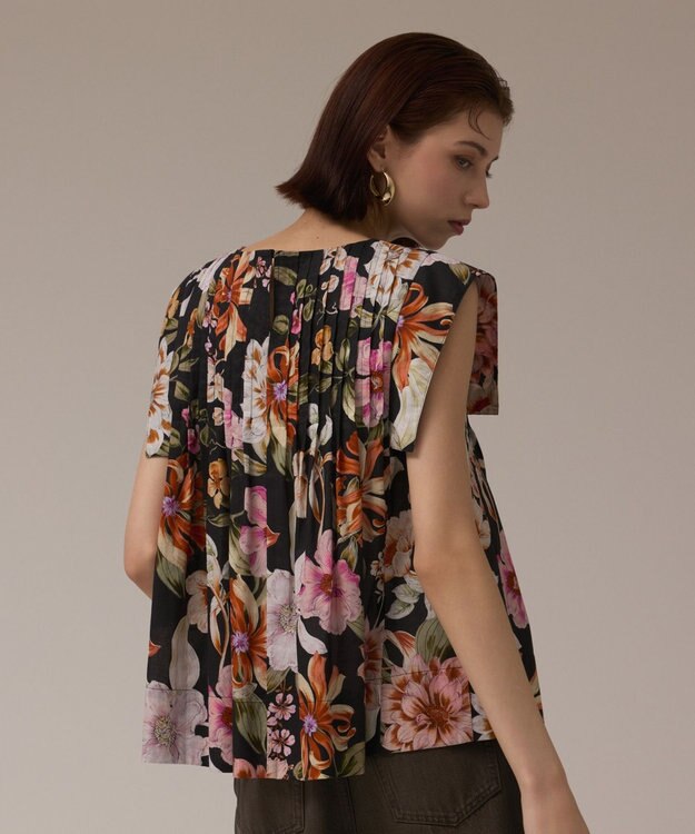 GRACE CONTINENTAL フラワープリントタックブラウス ブラック