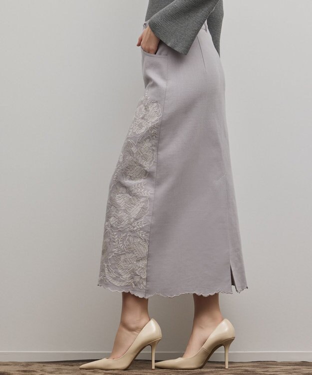 GRACE CONTINENTAL エンブロイダリータイトスカート ライトグレー