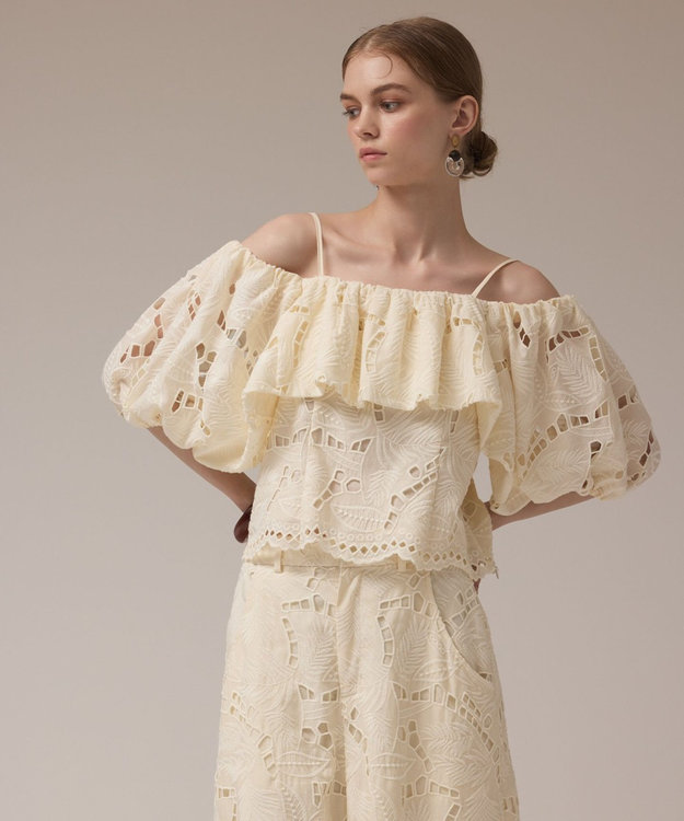 GRACE CONTINENTAL カットワークオフショルトップ キナリ