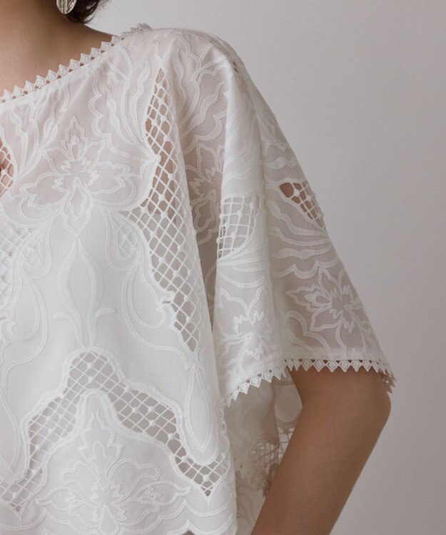 GRACE CONTINENTAL 刺繍ポンチョトップ ホワイト