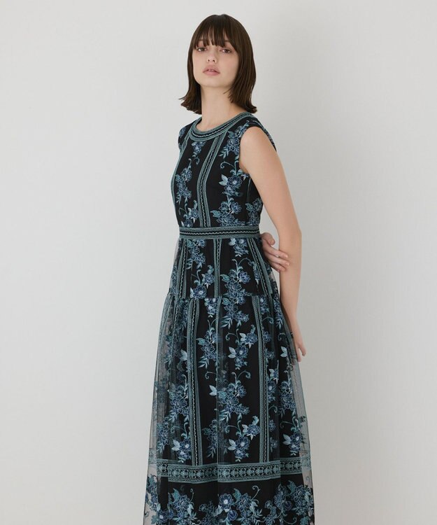 GRACE CONTINENTAL 【イベント店舗・ONLINE STORE先行アイテム】フラワーライン刺繍ドレス ブラック