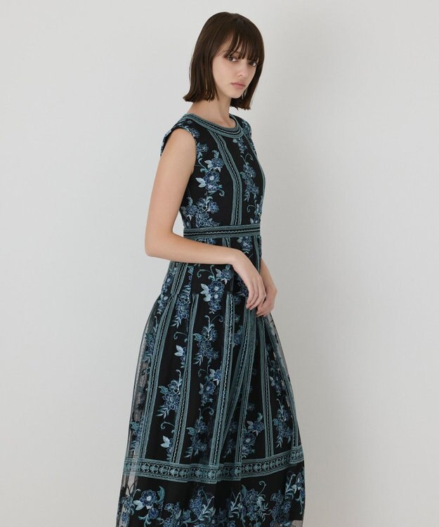 GRACE CONTINENTAL 【イベント店舗・ONLINE STORE先行アイテム】フラワーライン刺繍ドレス ブラック