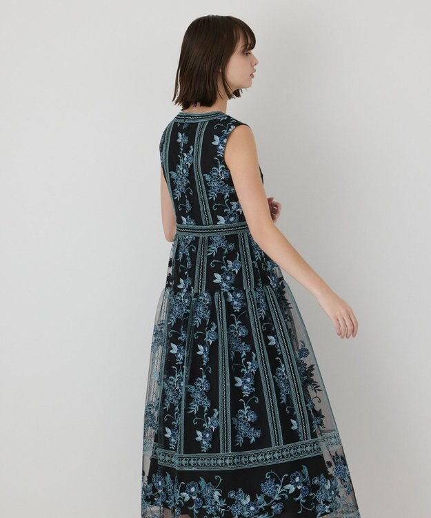 GRACE CONTINENTAL 【イベント店舗・ONLINE STORE先行アイテム】フラワーライン刺繍ドレス ブラック