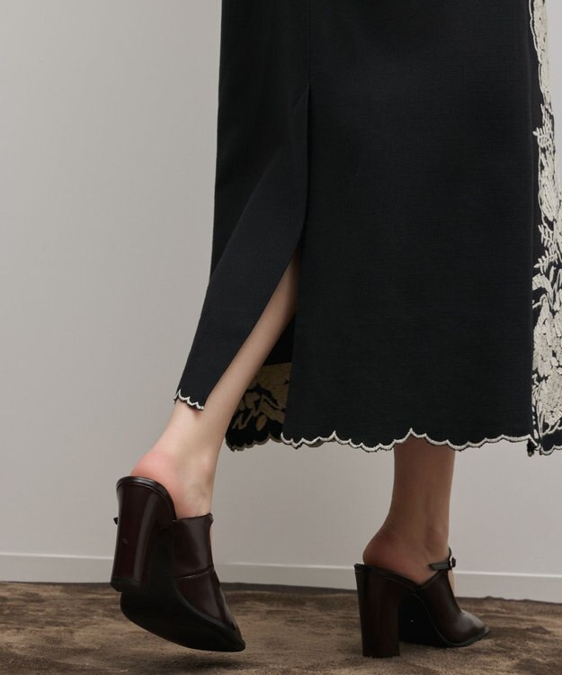 GRACE CONTINENTAL エンブロイダリータイトスカート ブラック