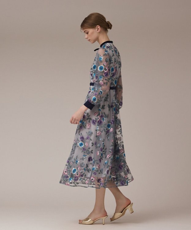 GRACE CONTINENTAL マルチ刺繍フレアワンピース グレー