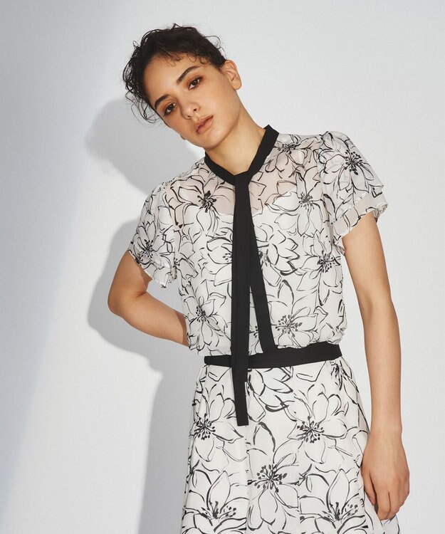 グレースコンチネンタル⭐︎バイカラーフラワープリントブラウス