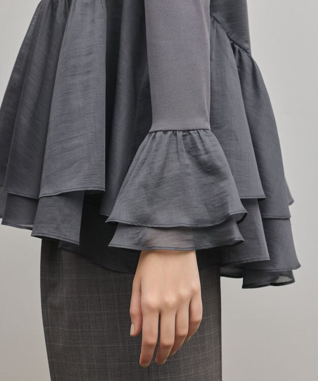 GRACE CONTINENTAL フレアカットトップ グレー