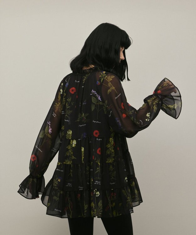 GRACE CONTINENTAL ボタニカルプリントチュニックトップ ブラック