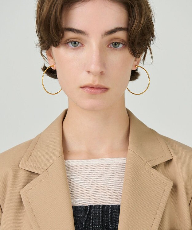 GRACE CONTINENTAL ラインデザインフープピアス ゴールド