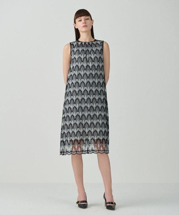 GRACE CONTINENTAL シャイニーリーフembドレス ブラック