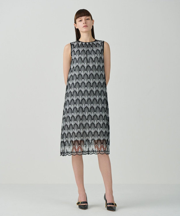 GRACE CONTINENTAL シャイニーリーフembドレス ブラック