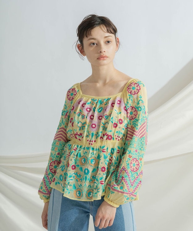 未使用品GRACE CONTINENTAL フラワー刺繍トップ　タグ付き フラワー刺繍トップ / GRACE CONTINENTAL | GRACE CONTINENTAL