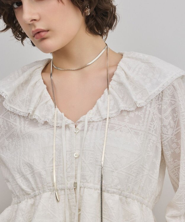 GRACE CONTINENTAL エンブロイダリーフリルブラウス ホワイト