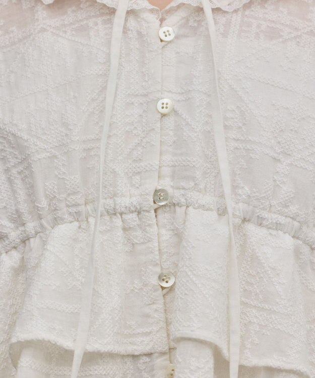 GRACE CONTINENTAL エンブロイダリーフリルブラウス ホワイト