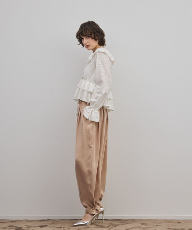 GRACE CONTINENTAL エンブロイダリーフリルブラウス ホワイト