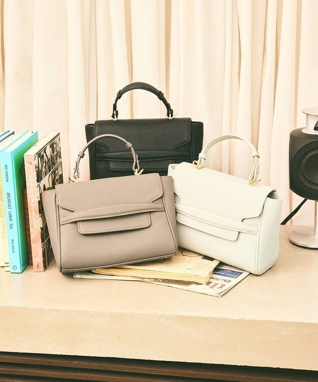 GRACE CONTINENTAL フラップショルダーバッグ ベージュ