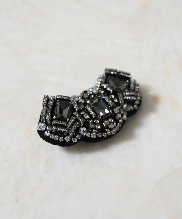 GRACE CONTINENTAL ビジューカーブブローチ ブラック