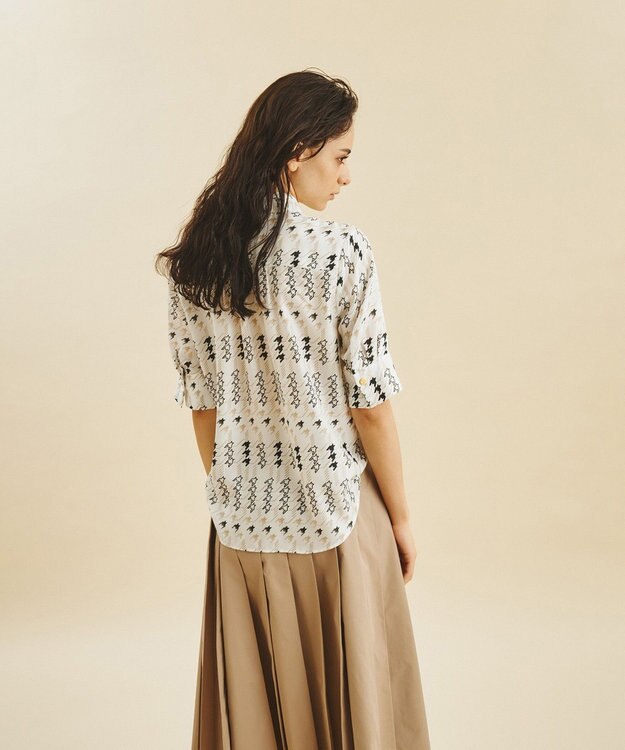 ほぼ未使用✨23SS 完売品✨グレースクラス チドリプリントタックブラウス 黒 ほぼ未使用✨23SS 完売品✨グレースクラス チドリプリントタック