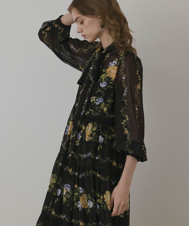 GRACE CONTINENTAL フラワープリントティアードワンピース ブラック