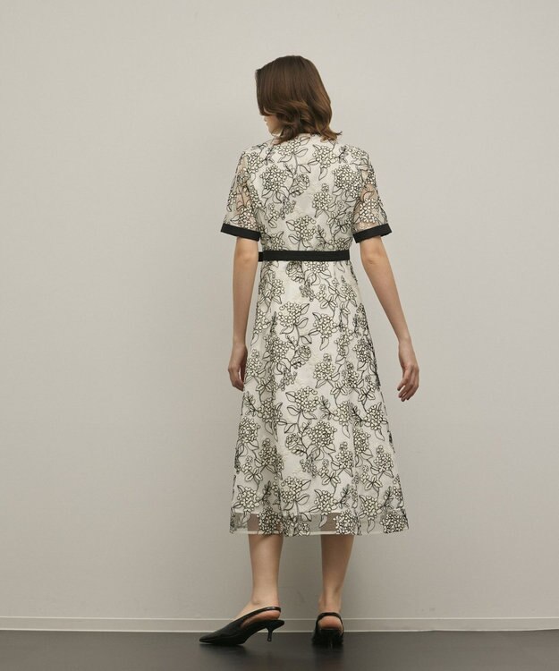 GRACE CONTINENTAL フラワーコード刺繍ワンピース キナリ