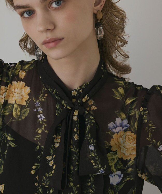 GRACE CONTINENTAL フラワープリントティアードワンピース ブラック