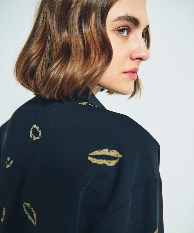 GRACE CONTINENTAL リップモチーフショートシャツ ブラック