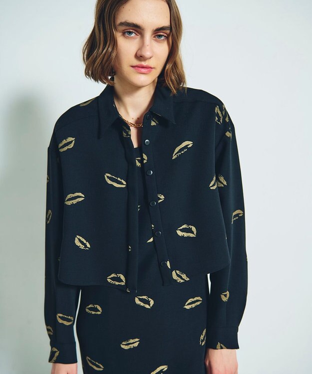 GRACE CONTINENTAL リップモチーフショートシャツ ブラック