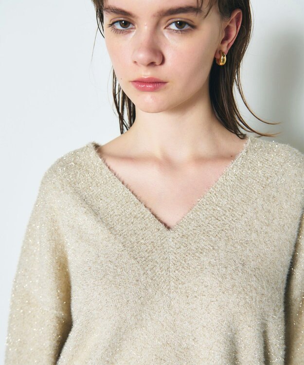 GRACE CONTINENTAL ラメVネックニットトップ ゴールド