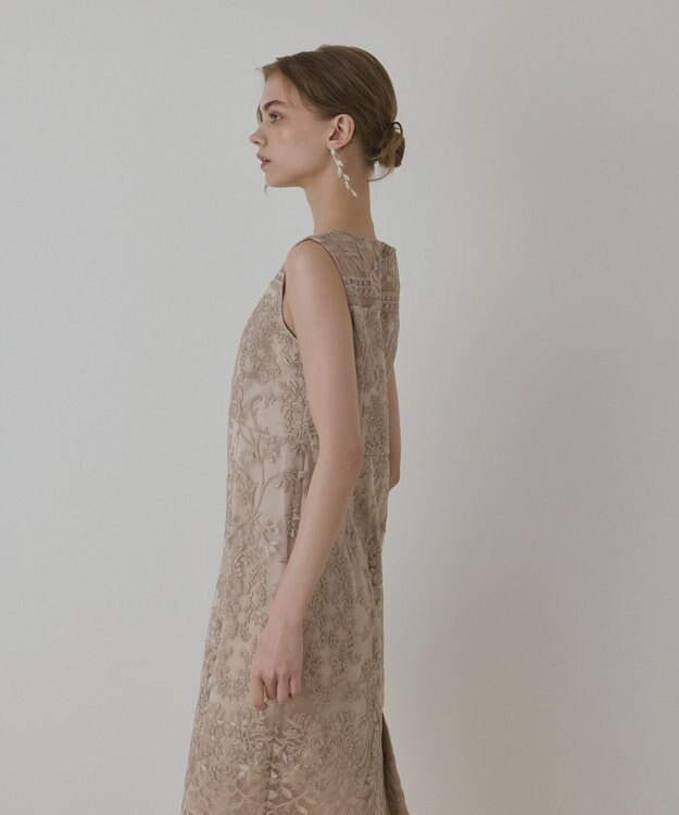 GRACE CONTINENTAL コ－ド刺繍タイトドレス ベージュ