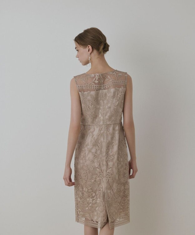 GRACE CONTINENTAL コ－ド刺繍タイトドレス ベージュ
