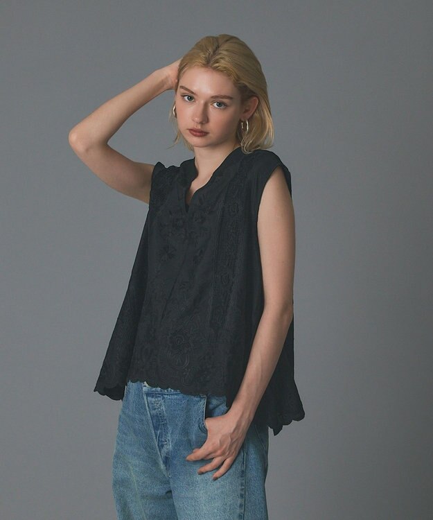 GRACE CONTINENTAL 刺繍スキッパートップ ブラック