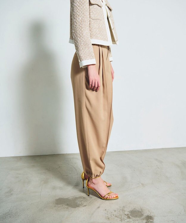 GRACE CONTINENTAL ストレッチスラブタックパンツ ベージュ