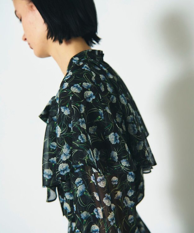 GRACE CONTINENTAL スモールフラワーケープトップ ブラック