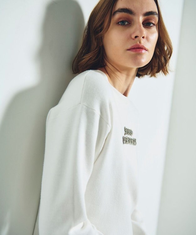 GRACE CONTINENTAL ロゴビジューニットトップ ホワイト