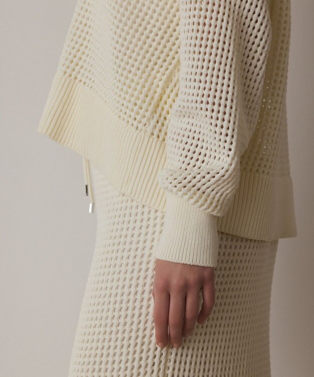 GRACE CONTINENTAL メッシュVネックニットトップ ホワイト