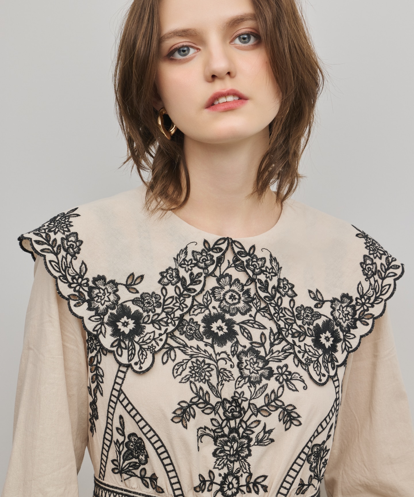 パターン刺繍ワンピース