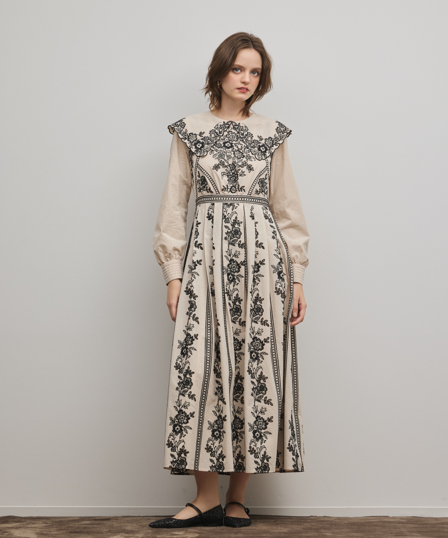 パターン刺繍ワンピース