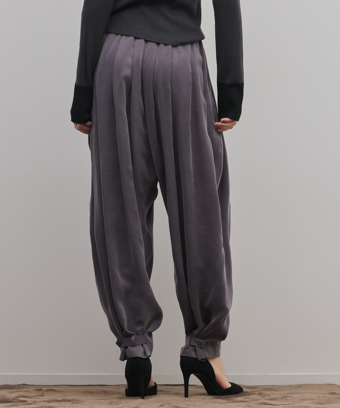 フィブリルバルーンパンツ