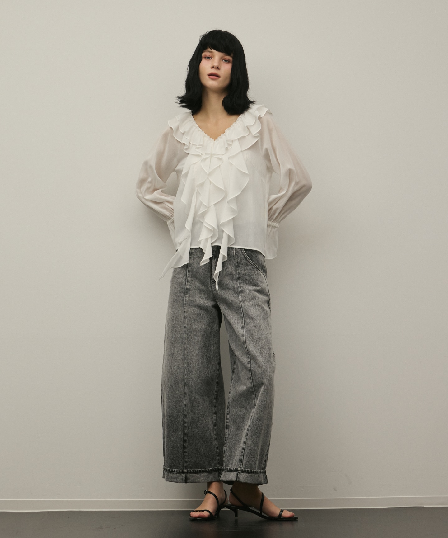 クロップドバレルパンツ